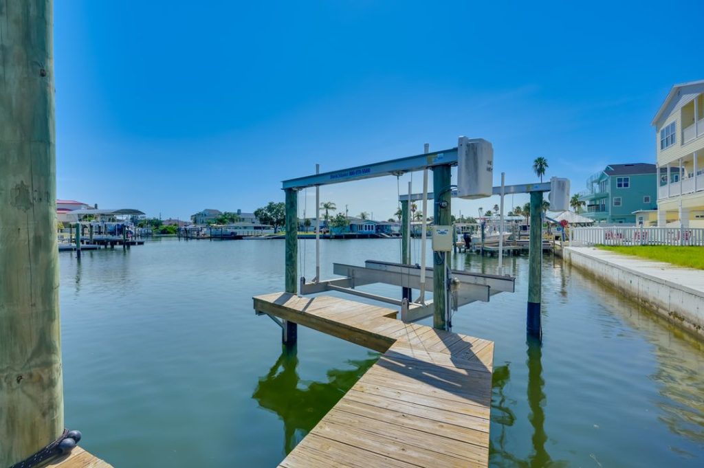 Vacation Rental Hudson Beach Florida With Boat Lift and Dock